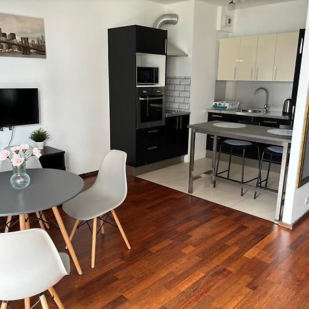 Lion Apartment Гданск Екстериор снимка